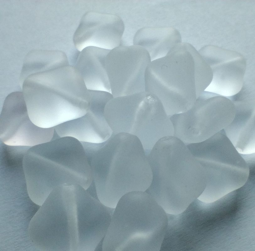 Korálky tvar kostička 9x9 povrch matný barva krystal II.j 20ks Firma Petr Machačka - výroba skleněné korálky