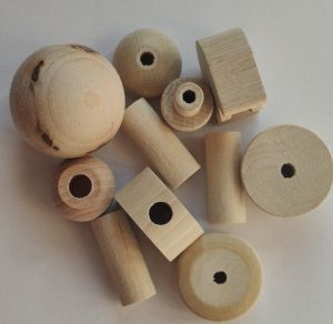 Český dřevěný mix korálků PRECIOSA  - různé tvary, 1,5-3,5 cm, 100 g