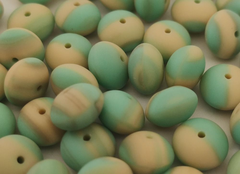 Korálky tvar slavík 9mm žíhané mix světle zelené/žluté odstíny 12 ks mat Firma Petr Machačka - výroba skleněné korálky