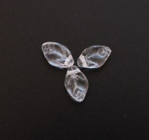 Korálky lístečky 12x7 mm - krystal 