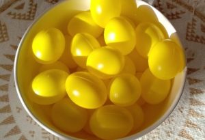 Plastové vajíčko 4 cm - žluté