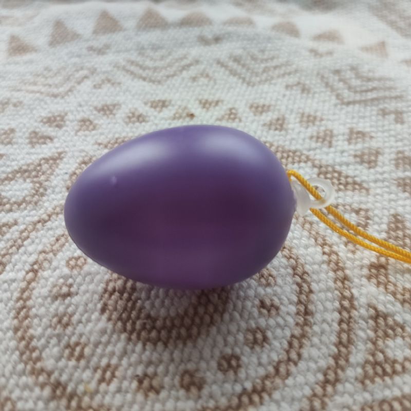 Plastové vajíčko na zavěšení 4 cm - fialové
