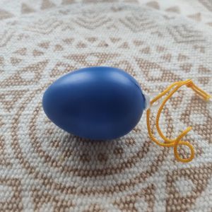 Plastové vajíčko na zavěšení 4 cm - modré